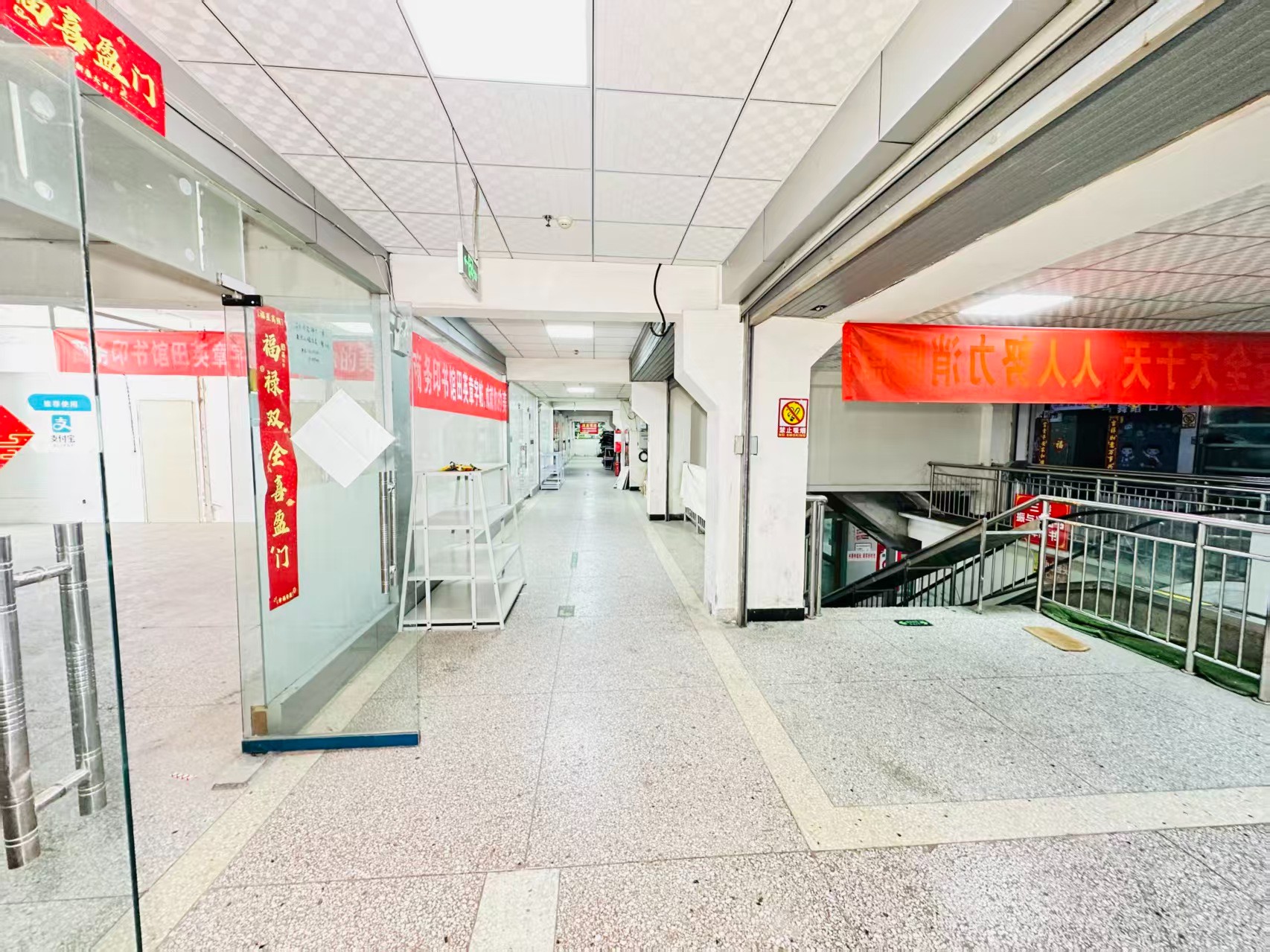 安宁巷引入人工智能技术应用场景，推动AI与商业、零售、电商、企业服务等领域融合发展。