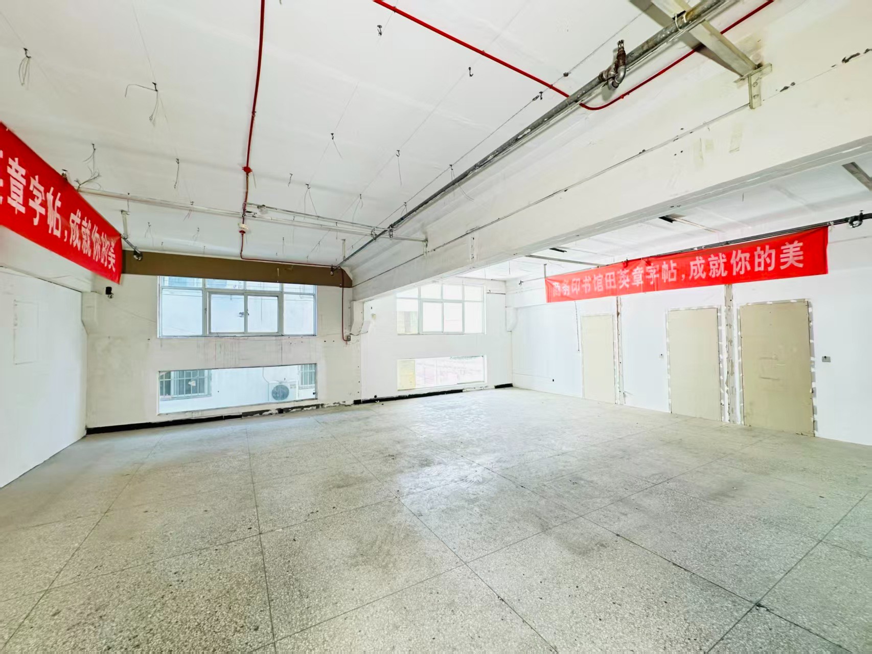 安宁巷重点吸引人工智能应用、数字经济、电商直播、智能制造服务、软件开发、科技创新企业及创业团队入驻